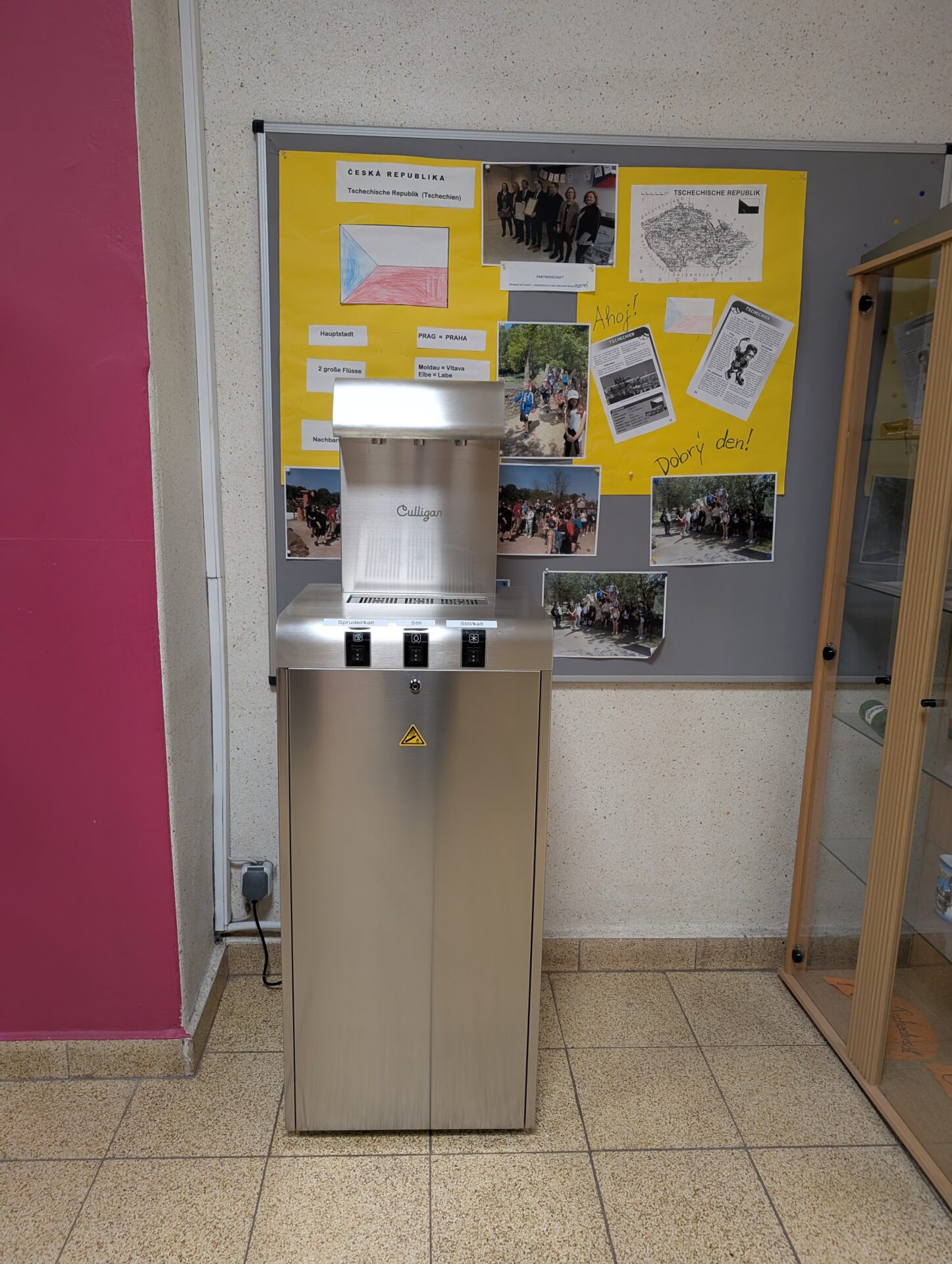 Der neue Wasserspender für die Markus-Gottwalt-Schulen