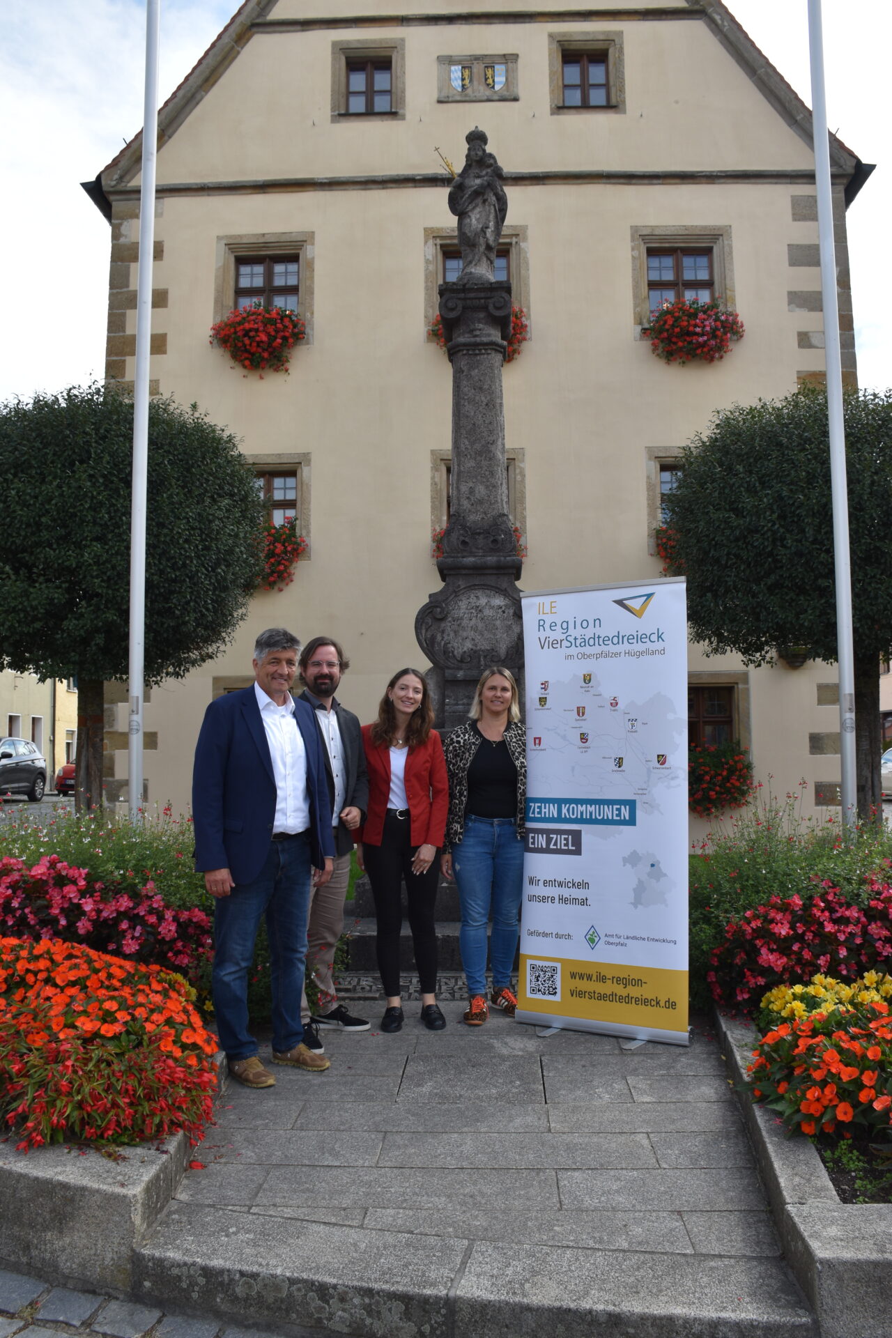(v. l. Erster Vorsitzender Edgar Knobloch mit dem Team der ILE-Geschäftsstelle Christoph Hübner, Marion Nothelfer, Katrin Herold)