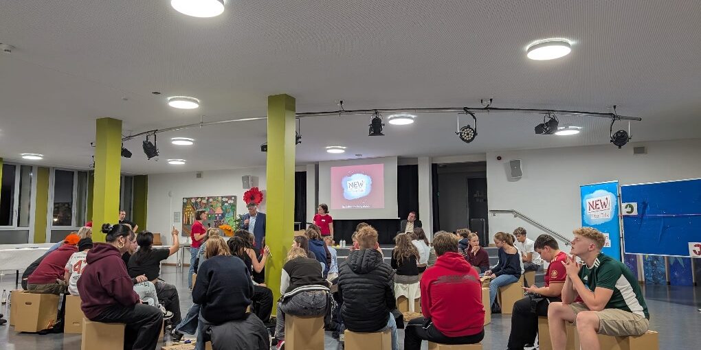 Ankommen der Jugendlichen und Begrüßung Ankommen der Jugendlichen und Begrüßung